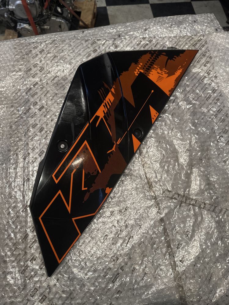 KTM 690 DUKE SM Bok Osłona Owiewka Lewa N1063