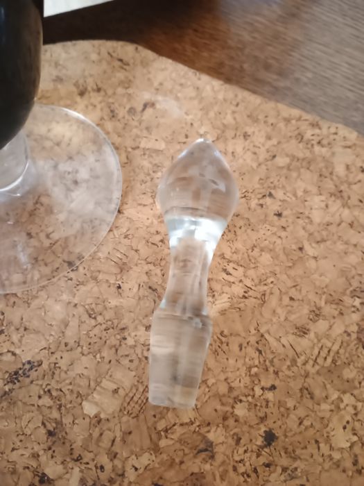 Karafka z czarnego dymionego szkla