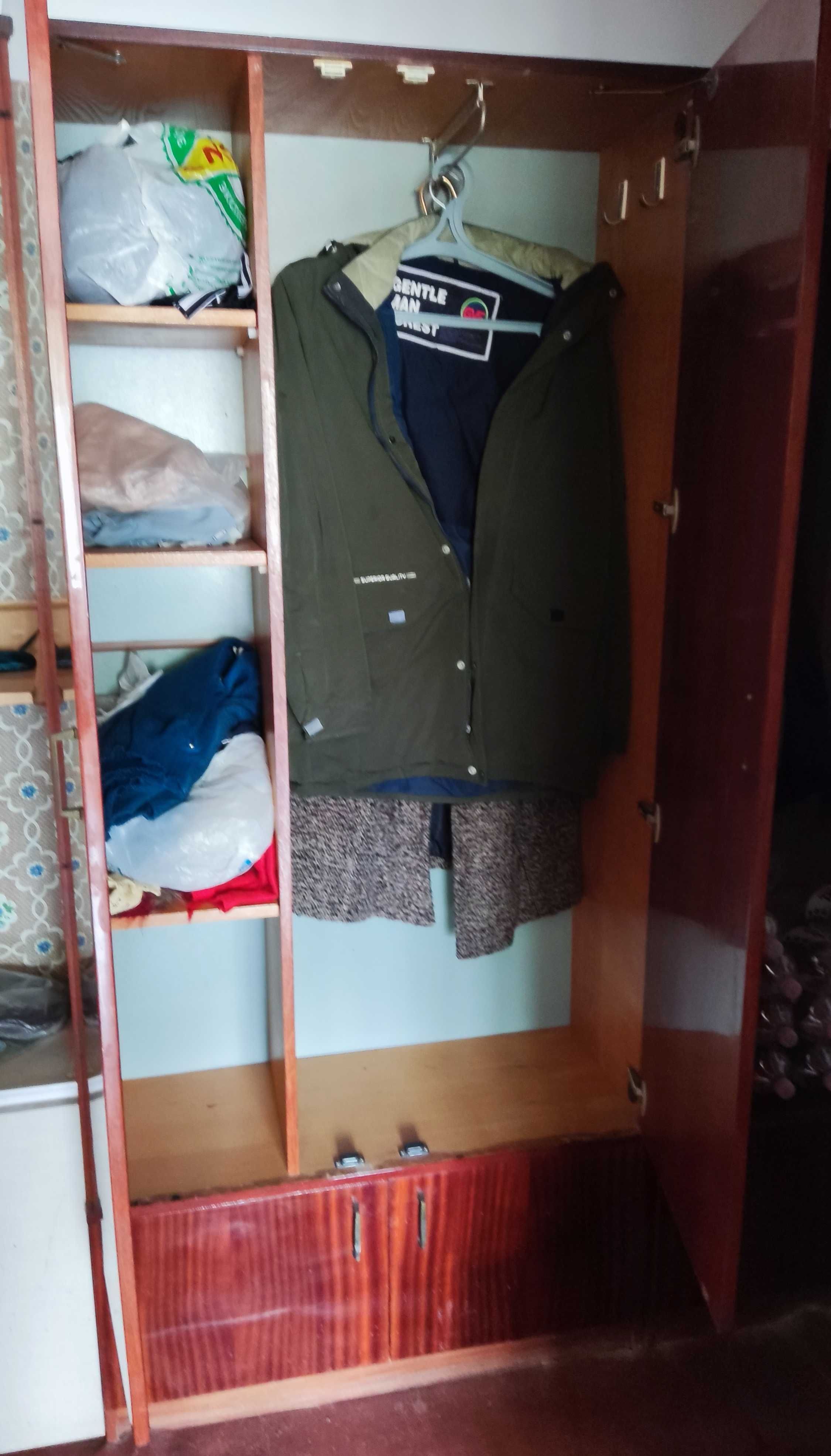 Продажа лакированного шкафа