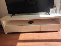 Movel tv com algumas marcas de uso