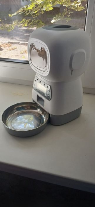 Автогодівниця для котика або маленької собачки