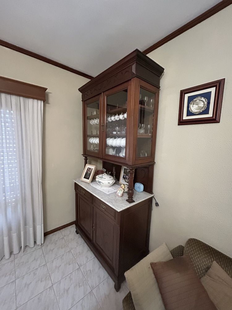 Louceiro/Cristaleira/Vitrine madeira maciça vintage (óptimo estado)
