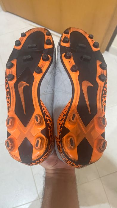 Chuteiras Nike cinzentas tamanho 44,5