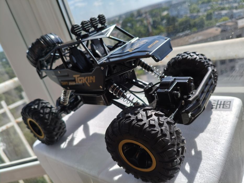 Машинка джип 4X4 на пульті радіокерування 37СМ 1/12 радиоуправлении