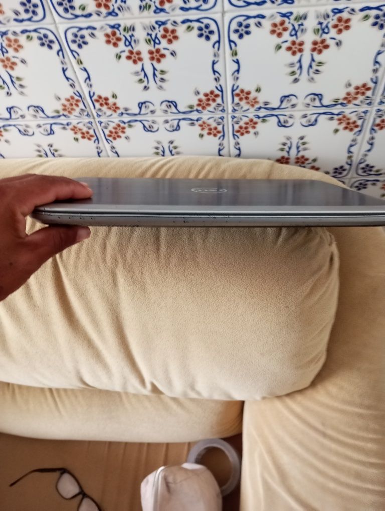 Portátil Dell Core i5 funcionando