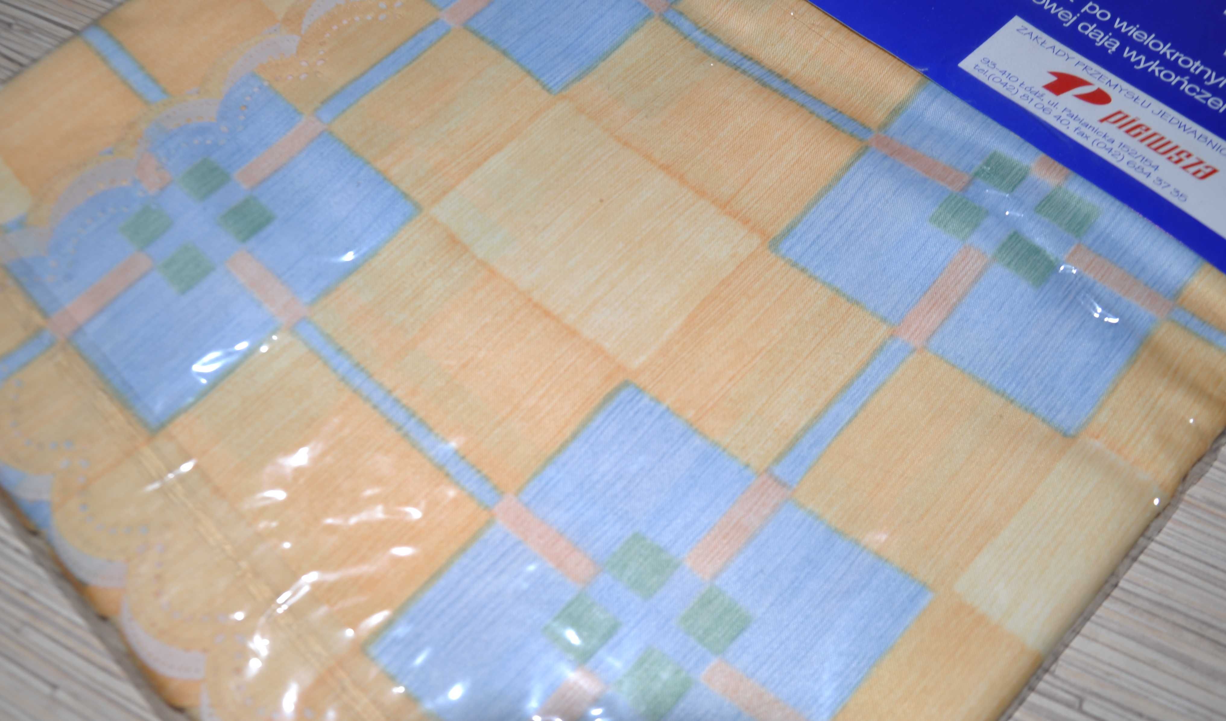 Nowy OBRUS plamoodporny 150 x150 cm