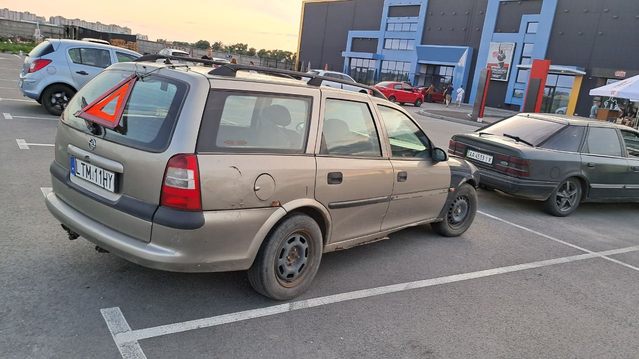 Опель вектра б 1.8 бензин. Opel vectra B, запчастини на розборку