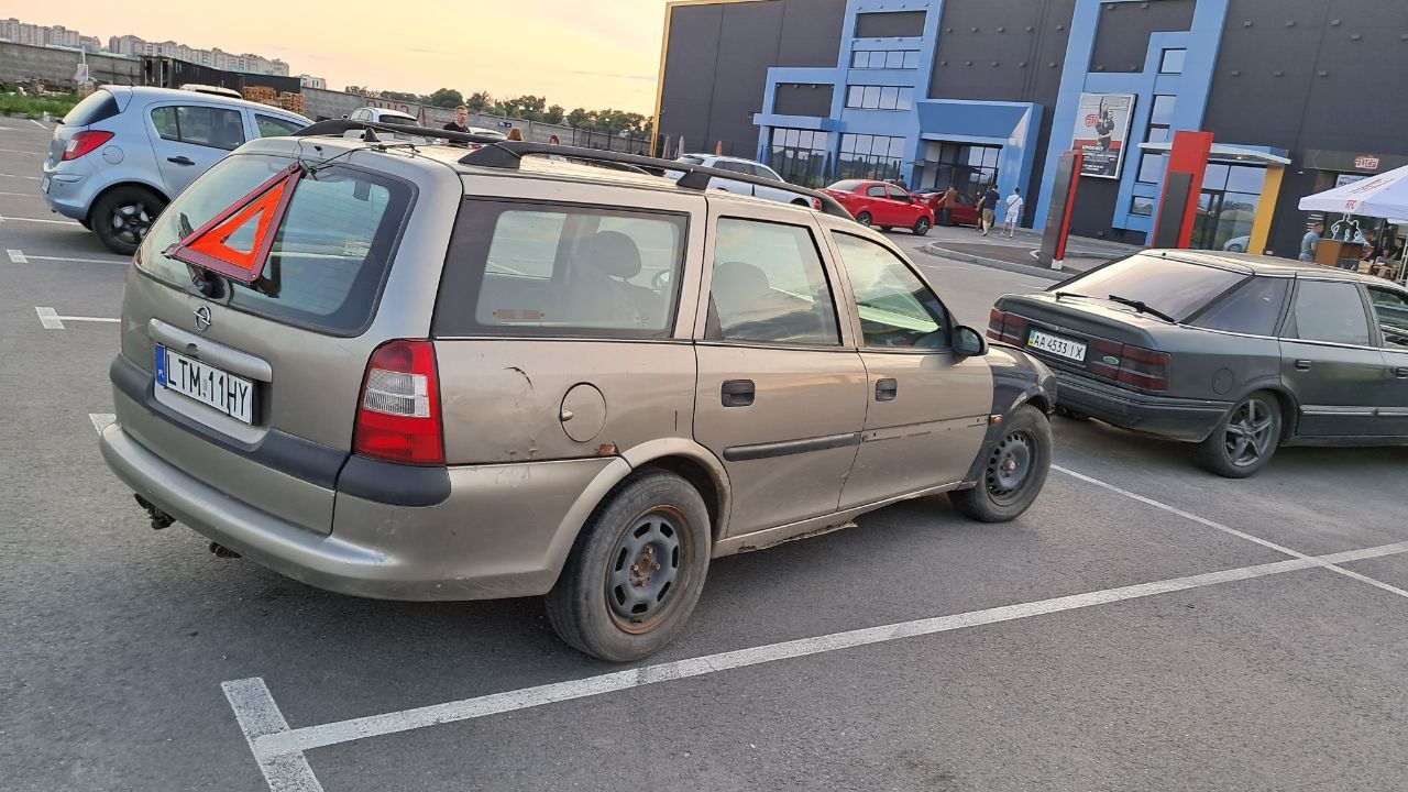 Опель вектра б 1.8 бензин. Opel vectra B