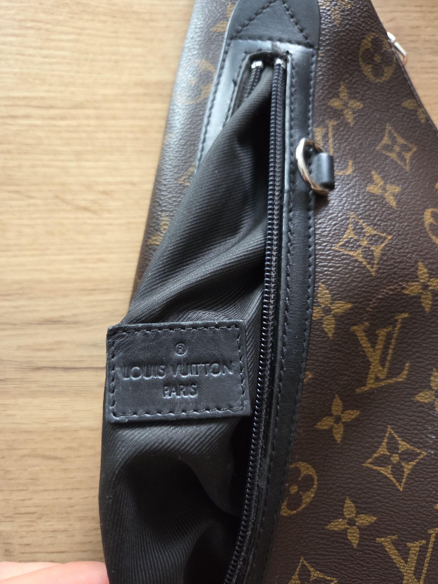 Elegancka nerka / saszetka unisex – klasyczny wzór, wysoka jakość