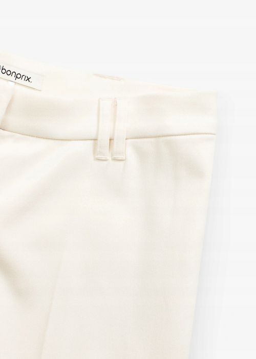 B.P.C eleganckie spodenki w kant ecru r.52
