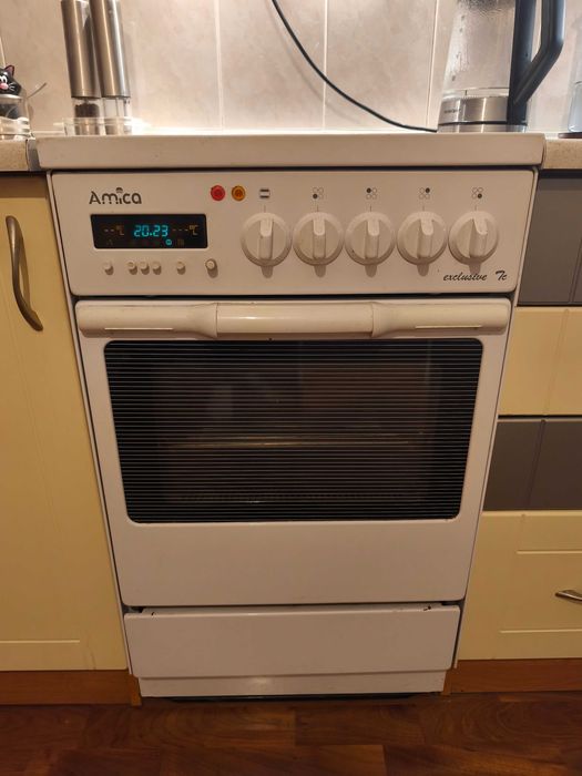 Kuchenka elektryczna z piekarnikiem Amica Exclusive 7e 7c