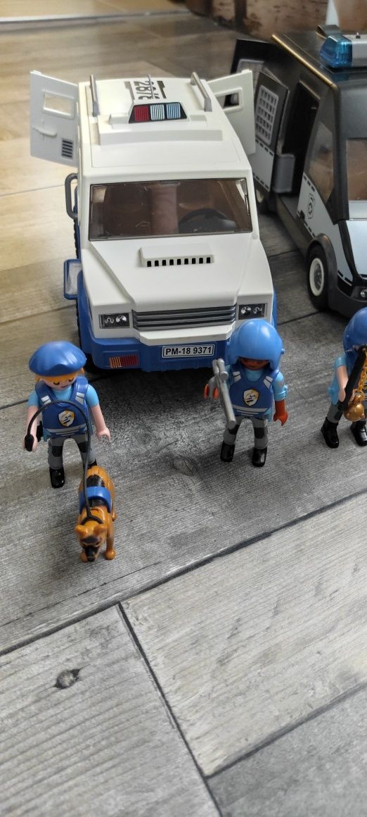 Pojazdy policyjne PLAYMOBILE z figurkami, zestaw