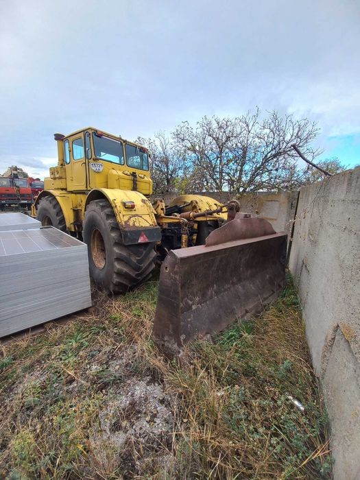 Фронтальний навантажувач К-702, погрузчик КІРОВЕЦЬ, К-700, з лопатою