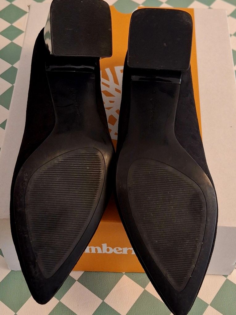 Sapatos salto alto camurça
