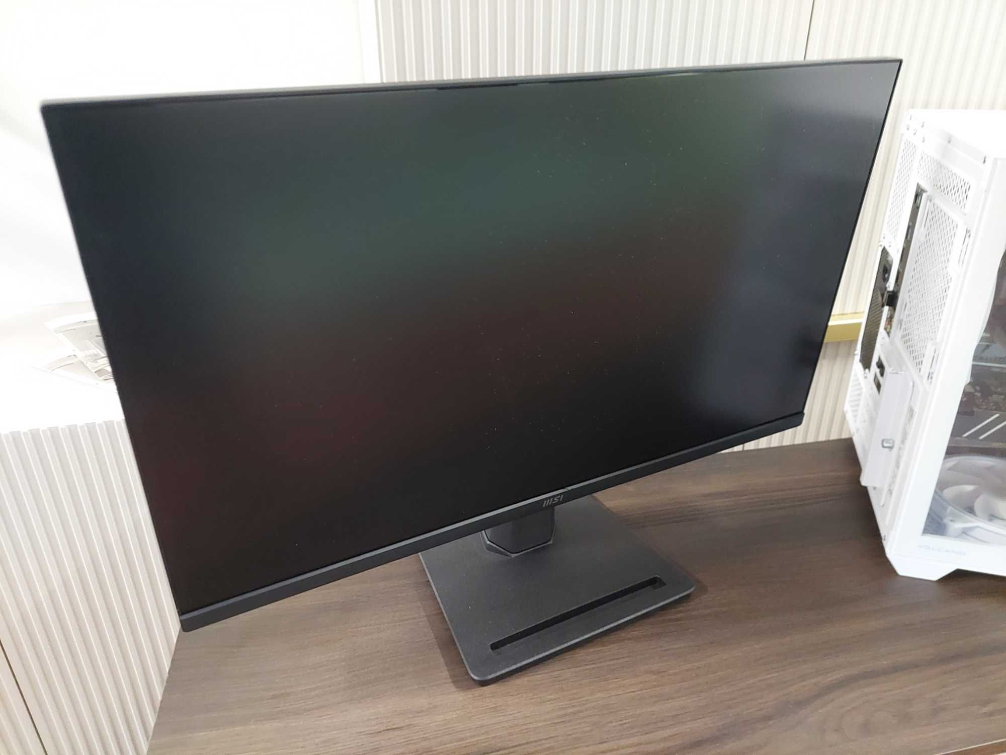Komputer Stacjonarny PC GTX 1089 Ti, Core i5-9600K, 16 GB Ram Monitor