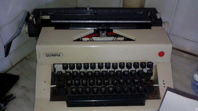 Máquina de escrever antiga como nova