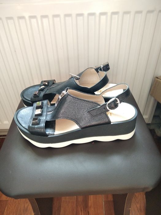 Летняя обувь, босоножки, шлепки.