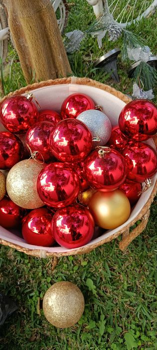 Decoração de Natal bolas vermelhas e douradas