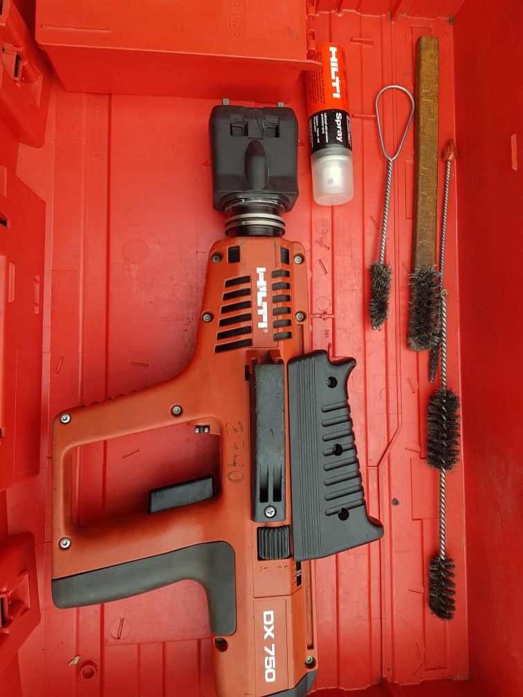 Hilti DX 750 osadzak prochowy gwoździarka