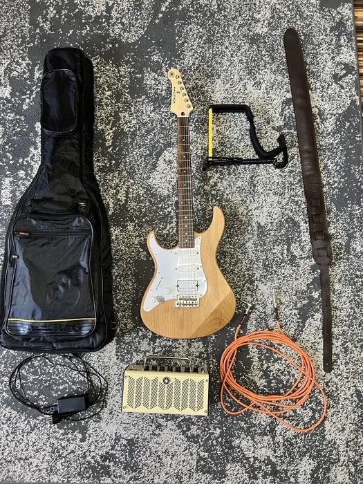 Комплект для гри на електро гітарі: лівша Yamaha Pacifica + THR5 + доп