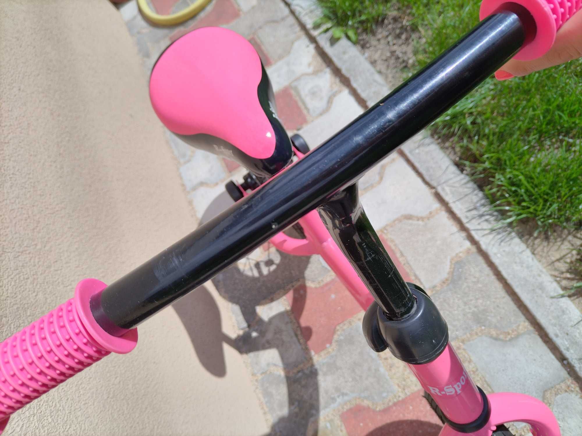 Różowy roweryk biegowy dla dziewczynki