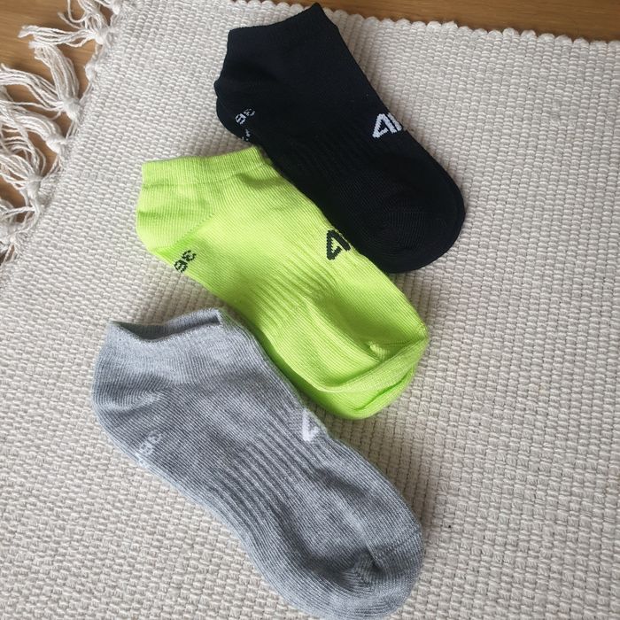 Skarpetki chłopięce 4F rozmiar 36 Czarny/szary/limonka