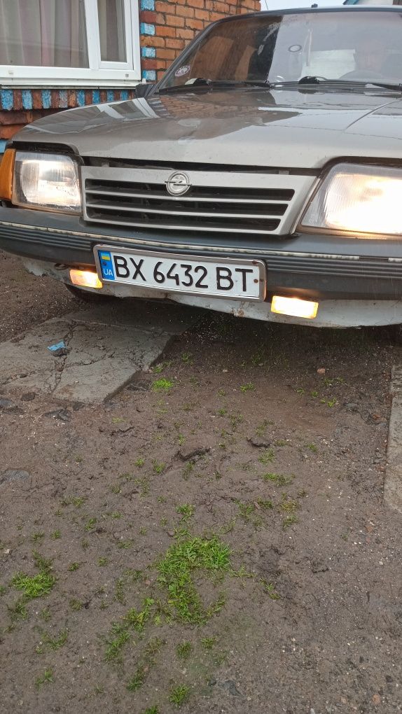 Опель аскона 87рік