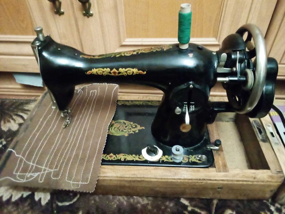 Швейна машинка ручна