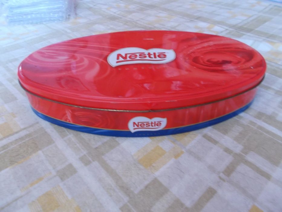 Lata da Nestlé em muito bom estado