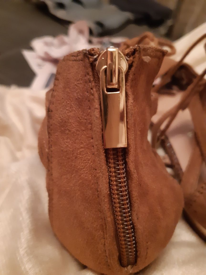 Wyprzedaż RIVER Island  zamszowe roz.37