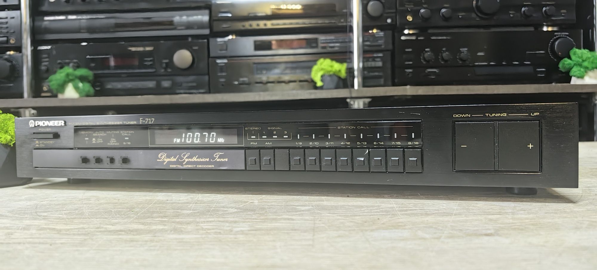 Тюнер Pioneer F-717