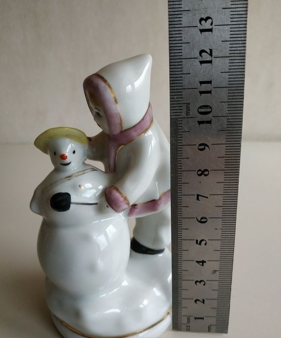 Редкая статуэтка Девочка лепит снеговика, Полонное. СССР