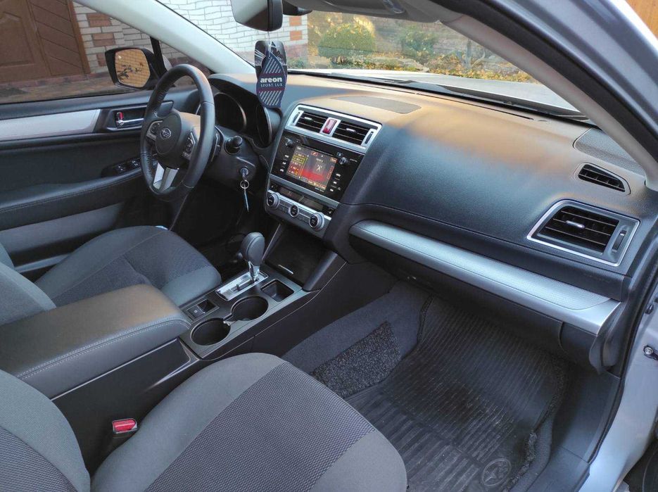 Subaru Legacy в ідеальному стані з малим пробігом