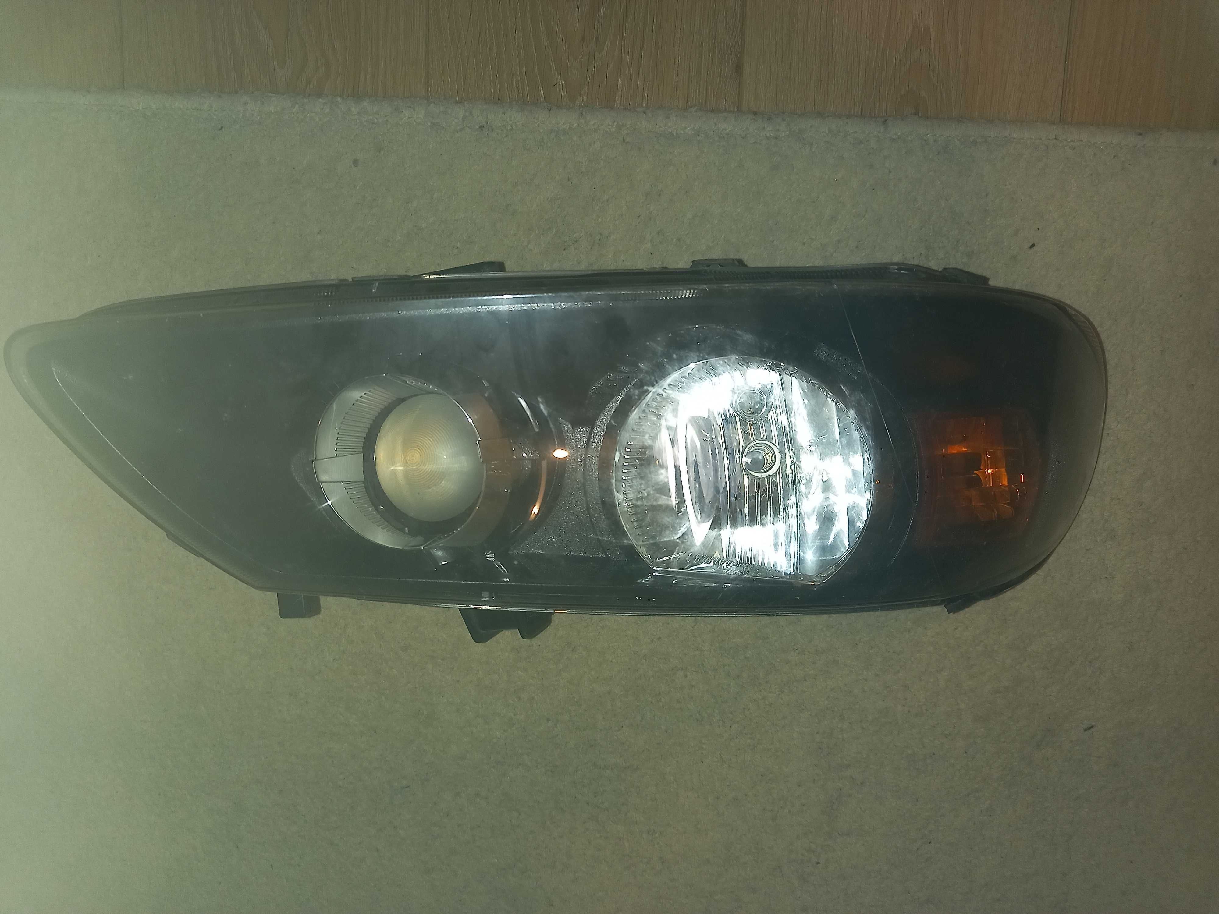 Farol dianteiro Nissan Almera 2003