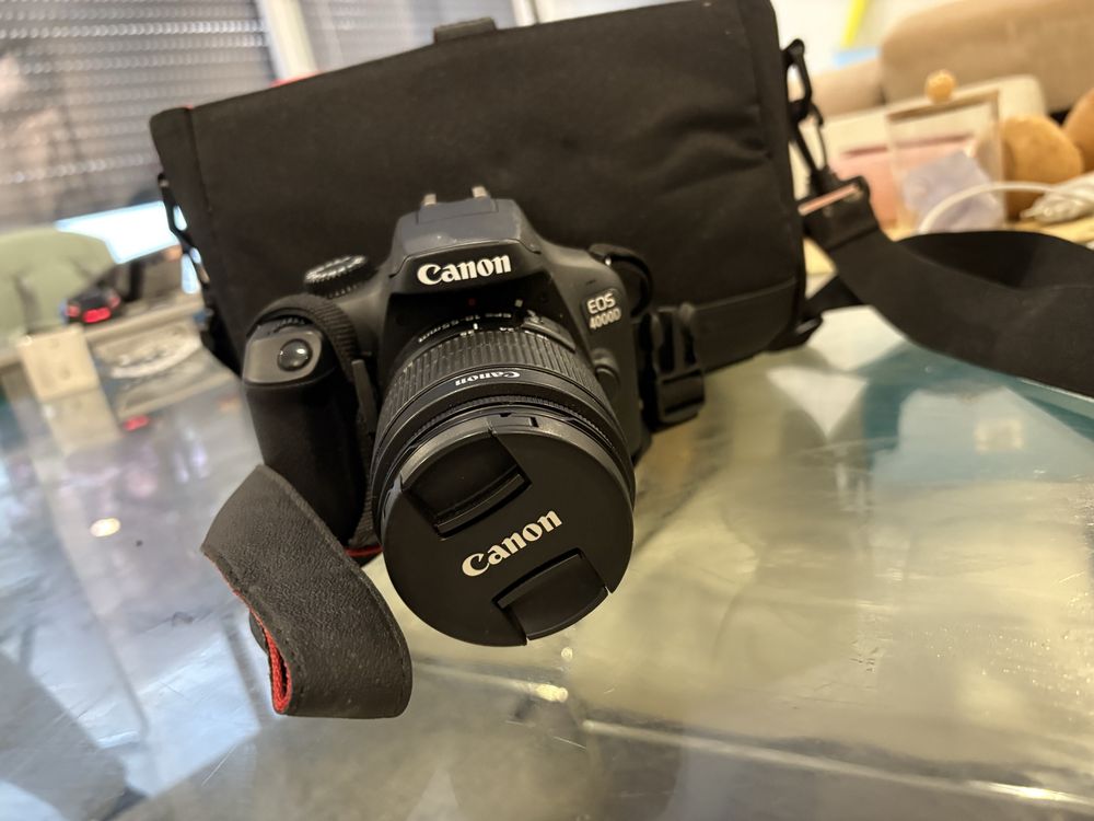 Camera Canon EOS 4000D