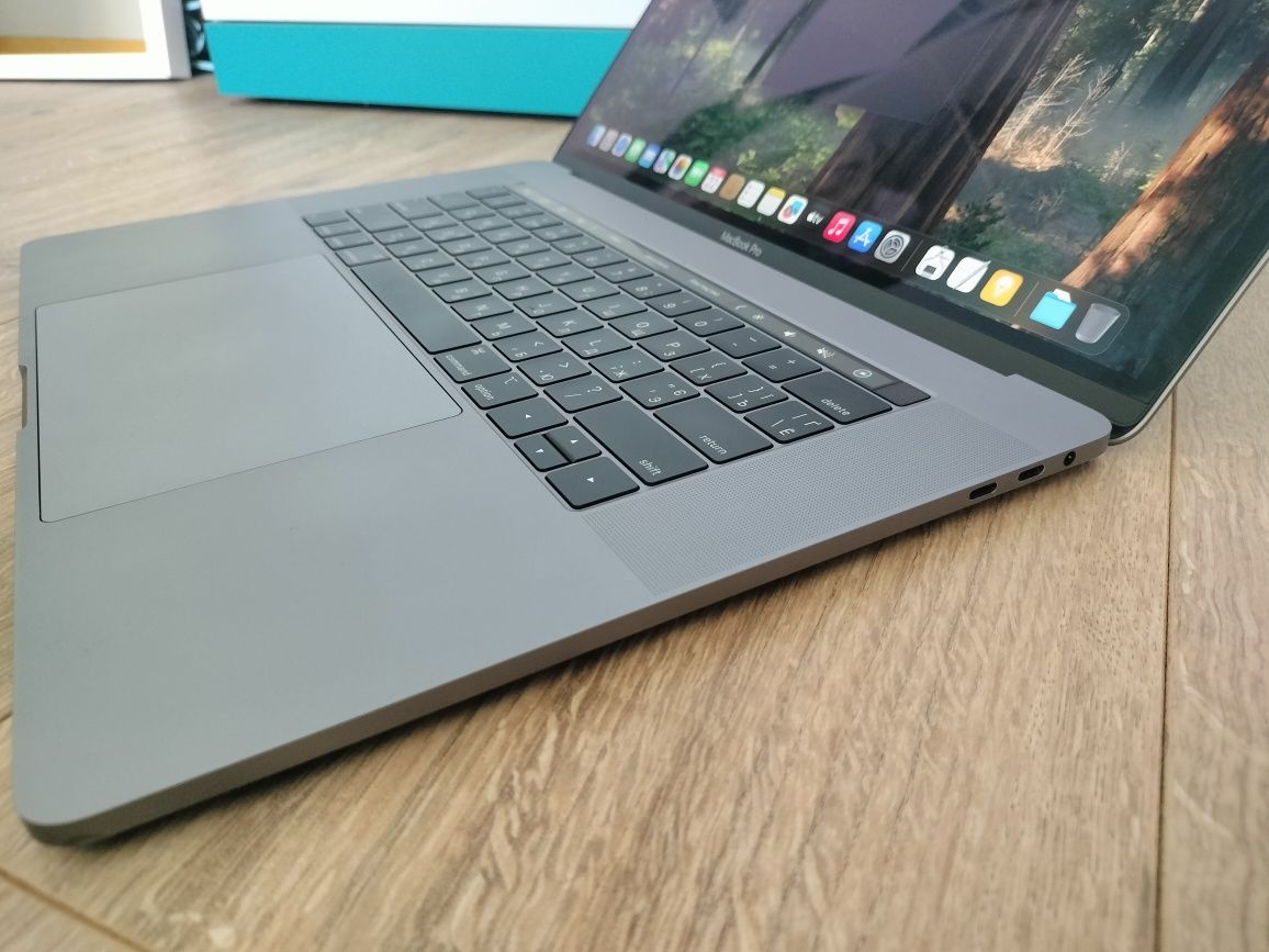 Apple MacBook Pro A1990 2018, i9-8950HK, 32/512, 4Gb Vega 20
