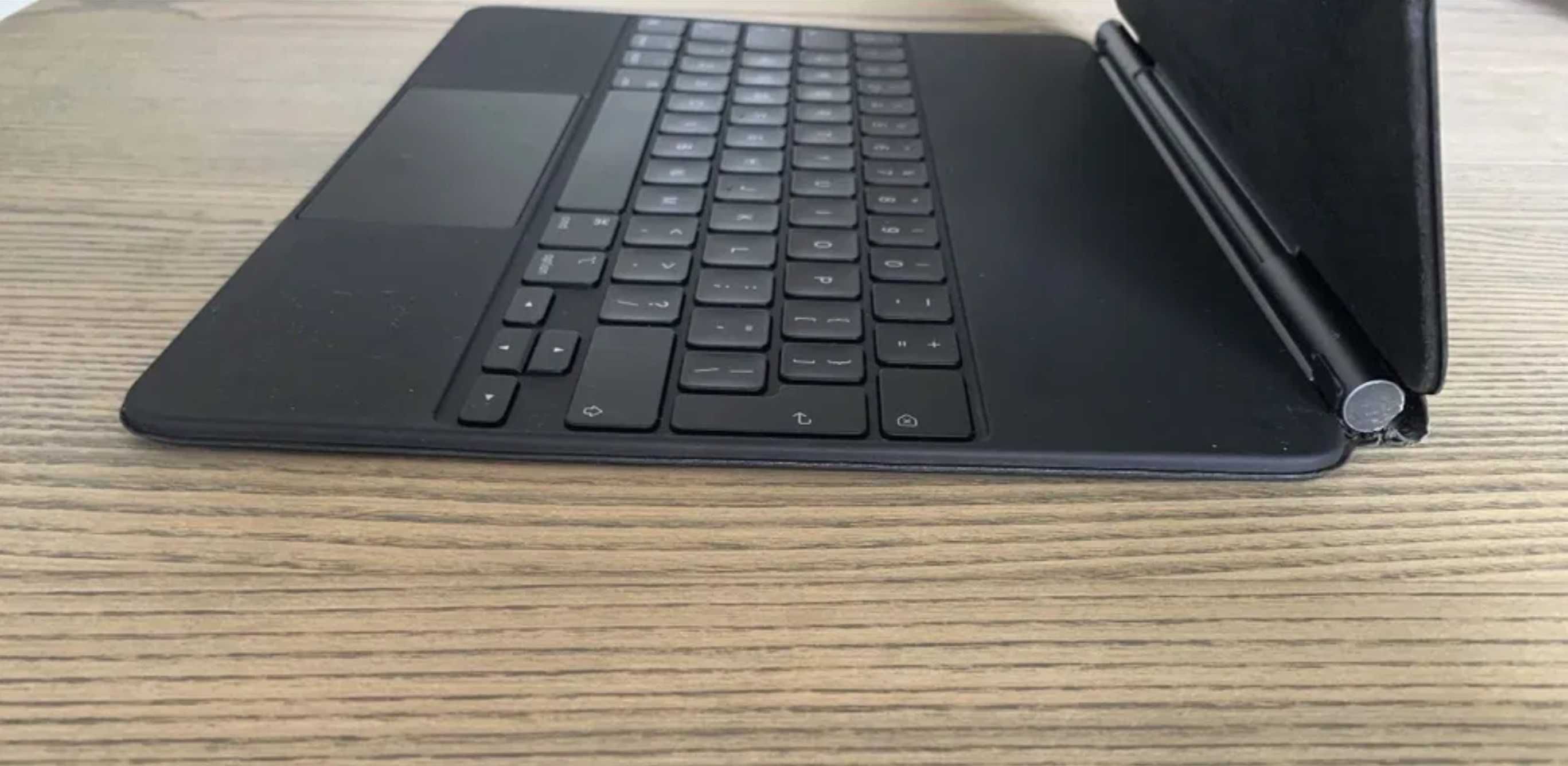 Apple Magic Keyboard iPad Pro 12.9" 4th Gen (MXQU2)  БУ нюанс