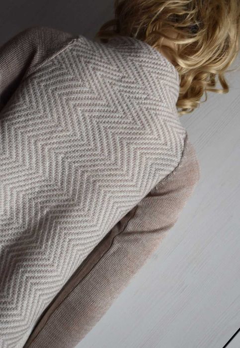 Sweter wełniany kardigan S 36 frędzle niezapinana narzutka Kapalua