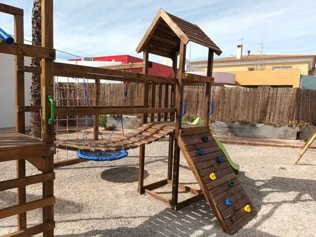 Parque infantil ponte suspensa, baloiços, bomberos, barco, escorrega