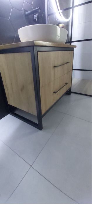 Szafka łazienkowa z umywalka