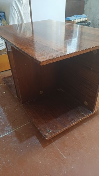 Продам журнальний столик на колесах