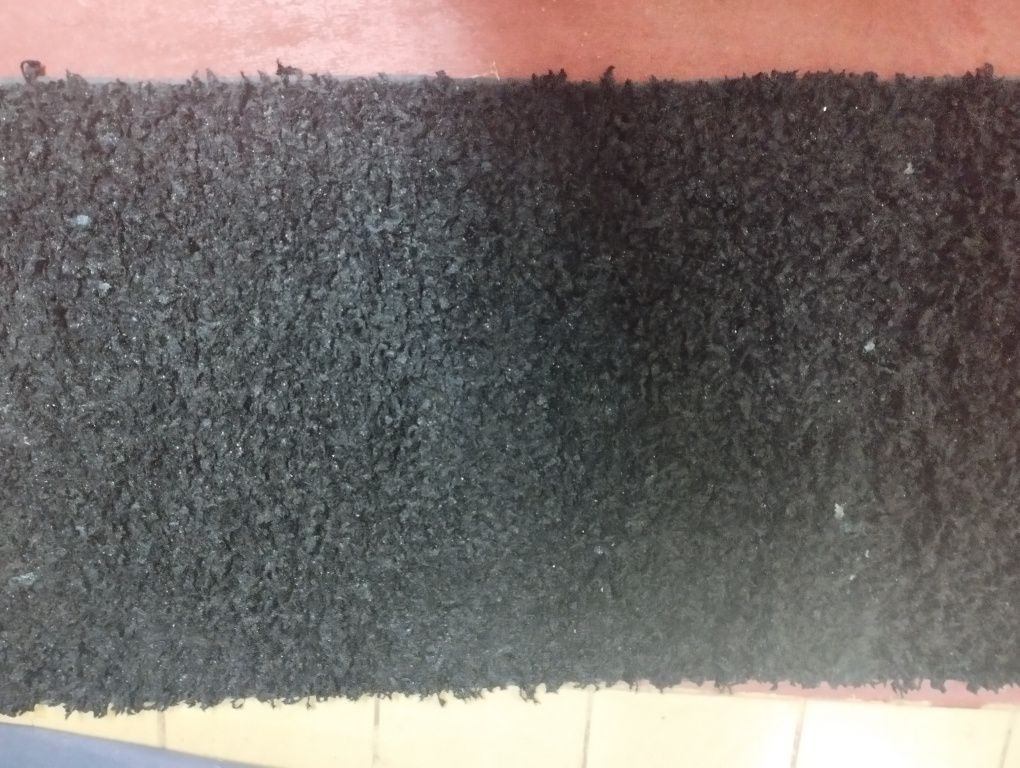 Tapete preto 1.50 por 0.85 centímetros