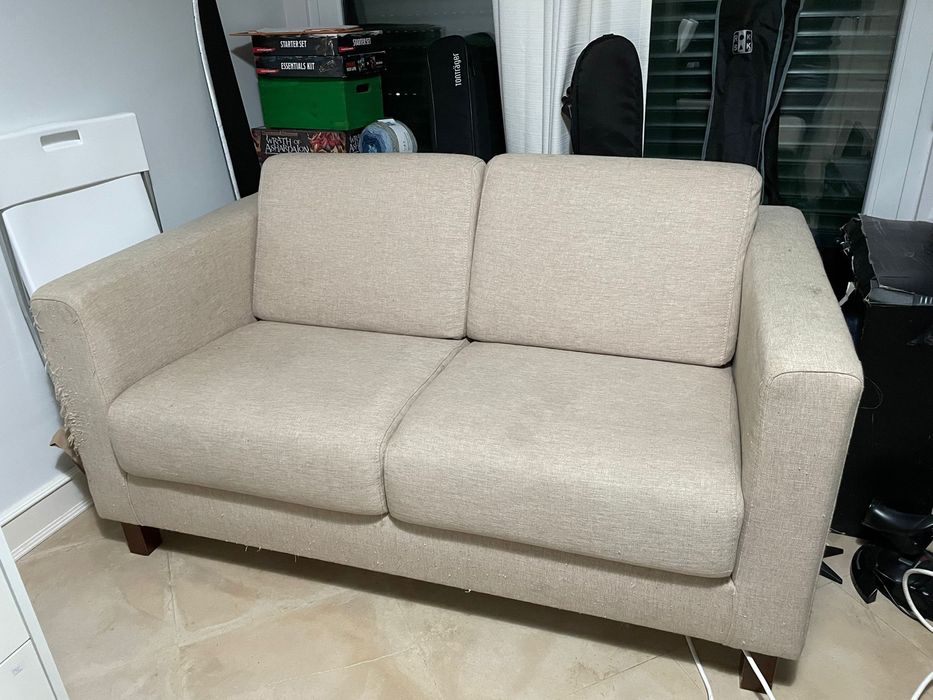 Sofa pequeno cinza/creme