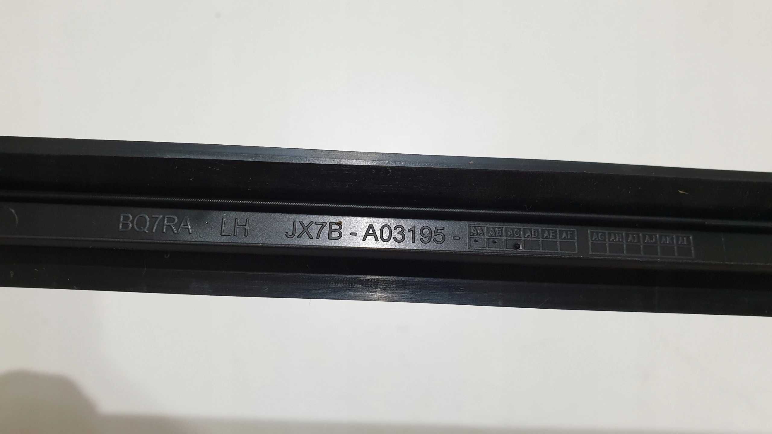 Ford Focus MK4 18- / listwa lewa prawa szyby przedniej czołowej / ORG.