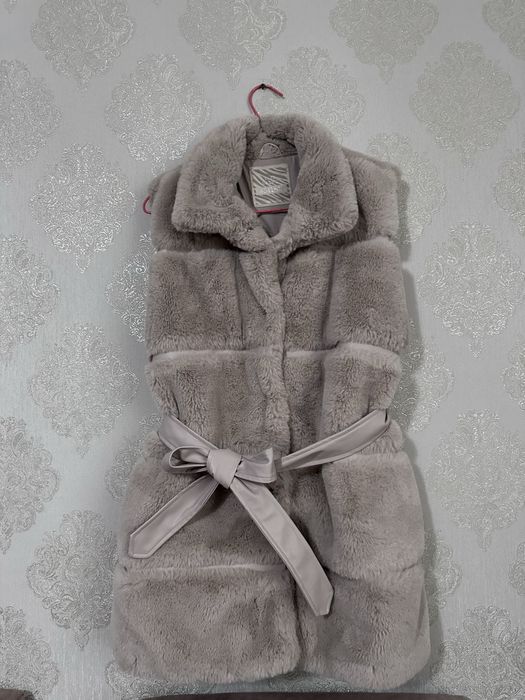 Жіноча Шубка жилетка