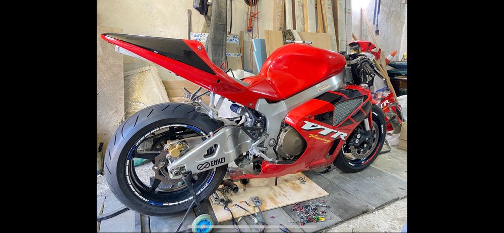 Honda vtr1000 sp2.   RC51