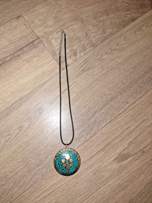 Продам украшения  ,  бусы,