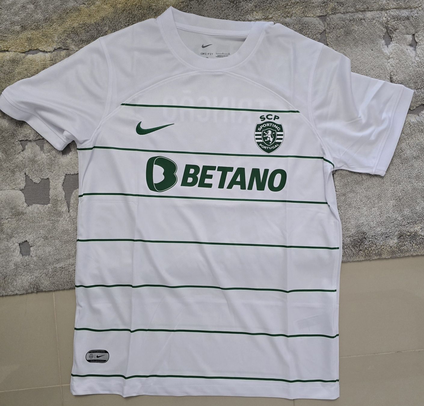 3 camisolas L SCP - Sporting - camisola futebol

1 branca
Número 17
Tr