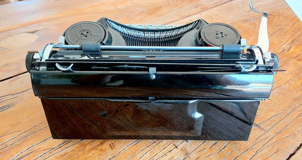 Maszyna do pisania z runą SS - IIWŚ,unikat, w pełni sprawna.