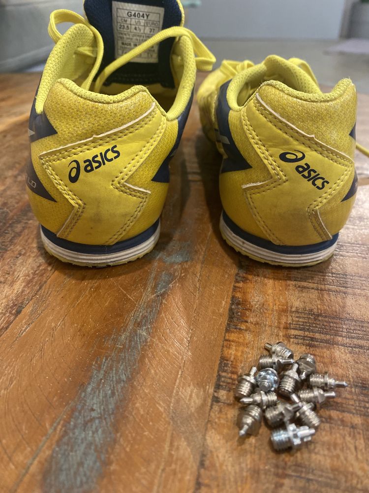 buty do biegania, Asics, kolce, stan bardzo dobry
